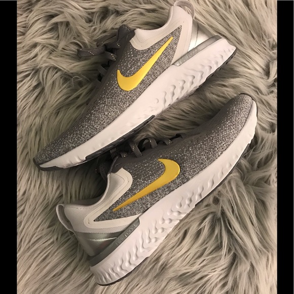 nike odyssey react silver